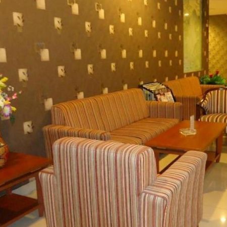 Maesa Hotel Ponorogo Exterior photo